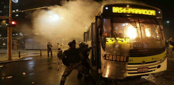 Disordini vicino al Maracanã Proteste in Brasile