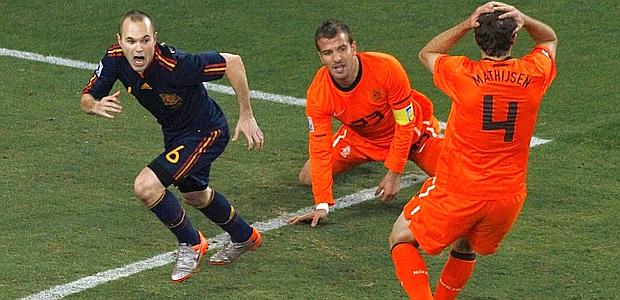 Risultati immagini per 2010 finale spagna olanda iniesta