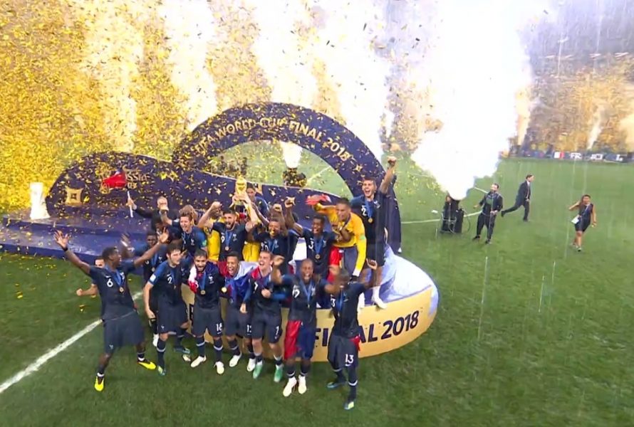 La Francia è campione del mondo 2018 La Francia, sotto al diluvio, solleva la Coppa del Mondo